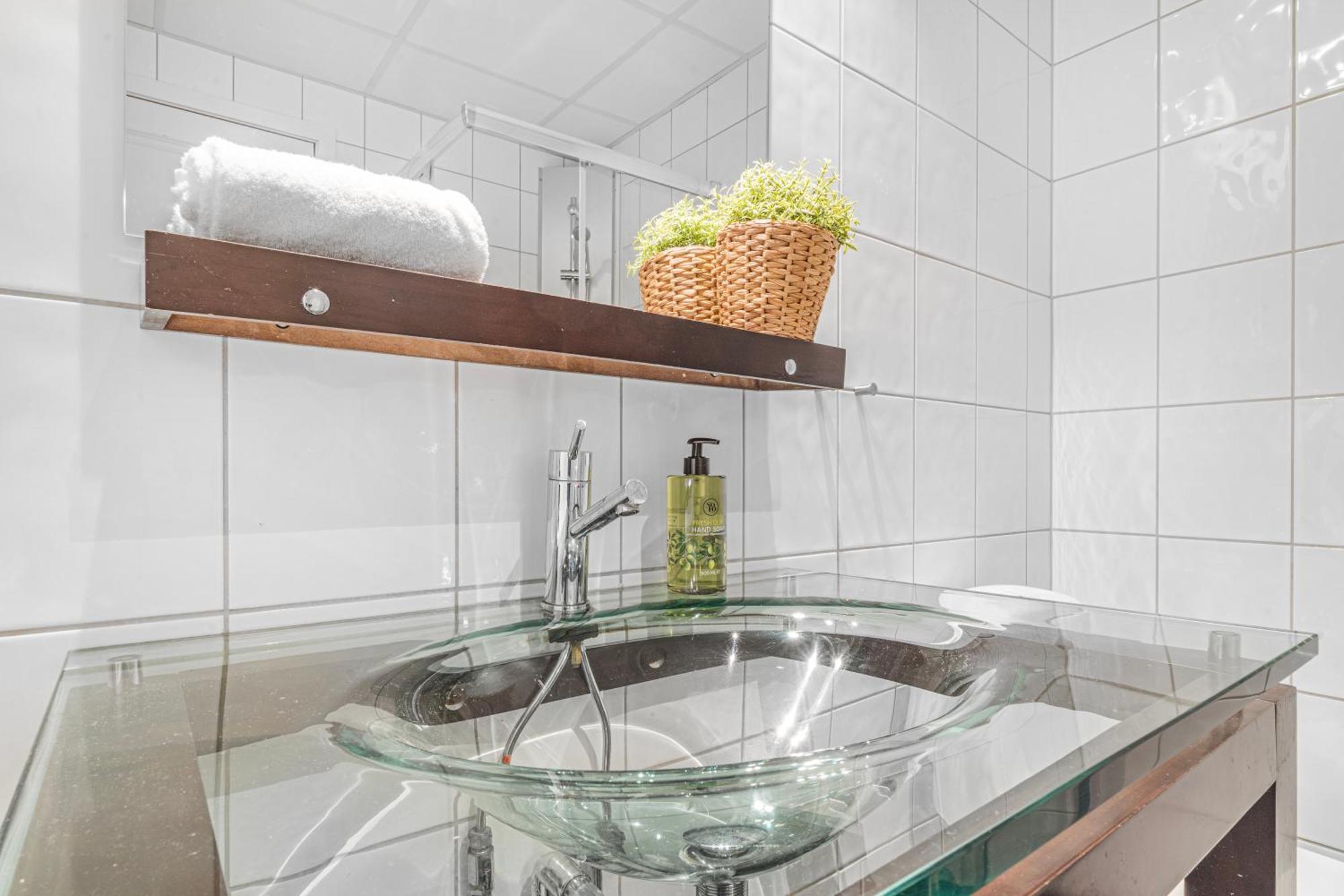 Central Seafront Apartments With Parking And Self Check-In! Bergen Esterno foto